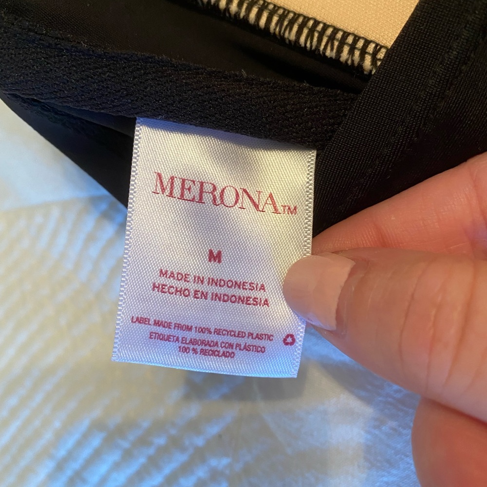 Merona one piece bathing suit. BRAND new with tags. Never worn! - Picture 4 of 6